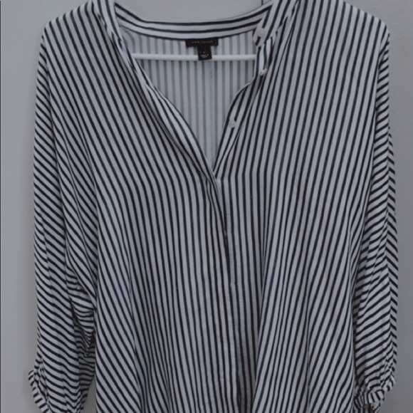 Button down blouse - Picture 2 of 3